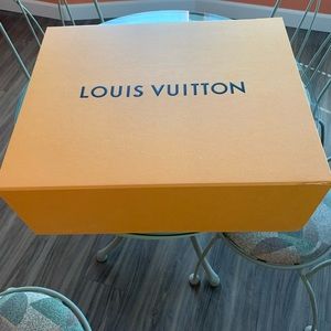 Louis Vuitton Box. XL